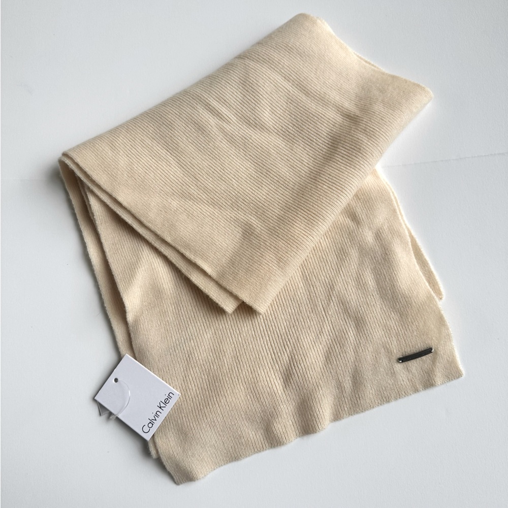 NWT Calvin Klein Women’s Scarf in Cream